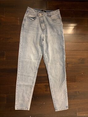 Light Wash High-Rise Women’s Jeans
